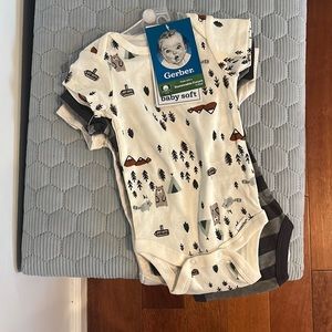 Set of 3 onesies